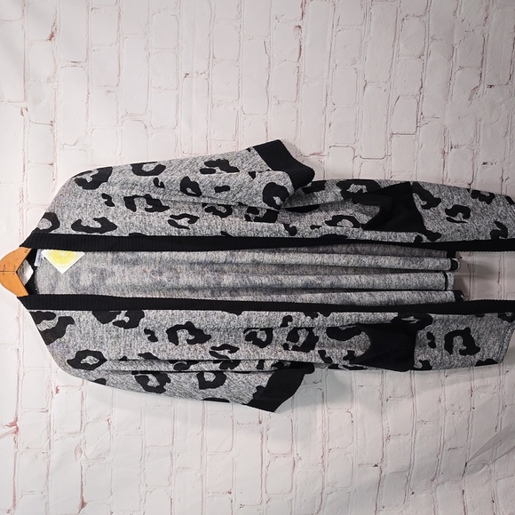 white birch Sweaters - WHITE BIRCH Grey Leopard Print Cardigan Open Front Womens Size XL NWT